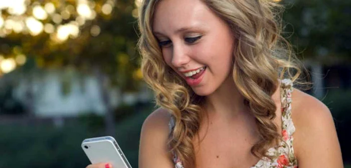 Un raport recent al Guvernului scoţian a concluzionat că telefoanele
mobile reprezintă o "influenţă frecventă şi distrag atenţia"FOTO: Adevărul