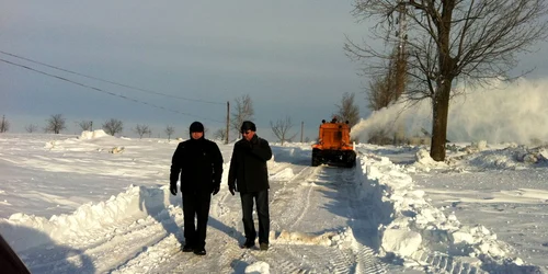 Deszăpezirea drumului dintre Băleni şi Viile