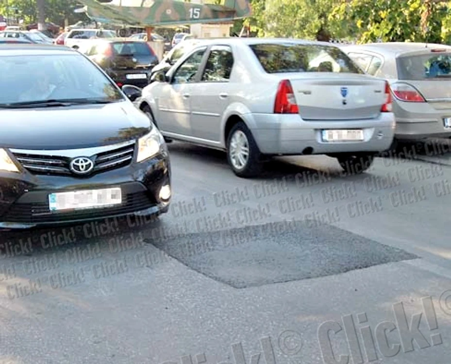 
    9 octombrie- Hăul adânc de 30 cm  a fost ieri astupat  