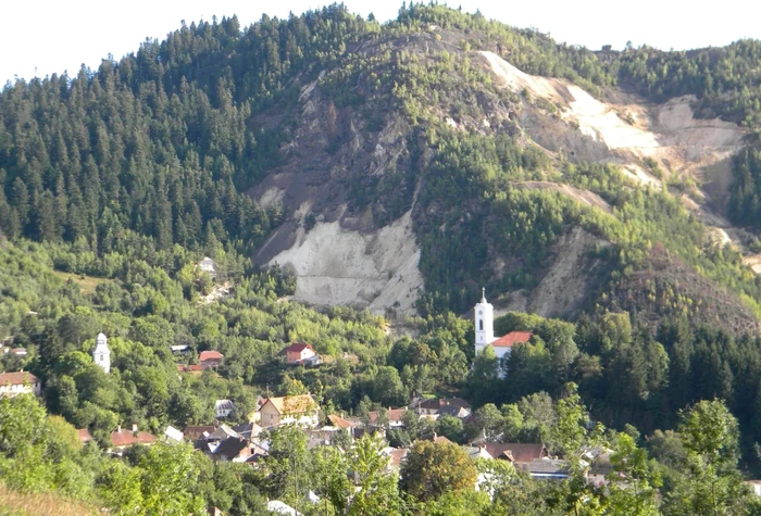 Masivul Cârnic din Roșia Montană urma să dispară dacă era aprobat proiectul FOTO Adevărul