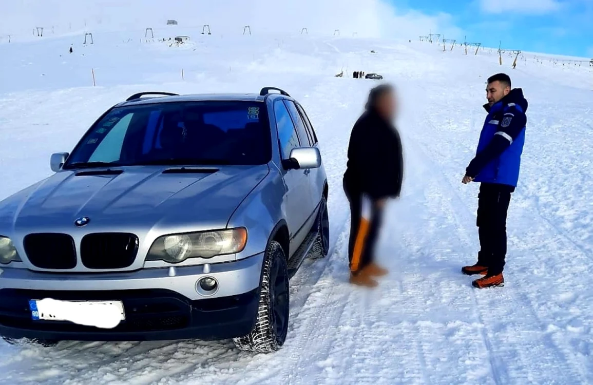 Fiecare dintre cei doi şoferi a primit câte o amendă de 2.000 de lei FOTO Jandarmeria Caraş-Severin