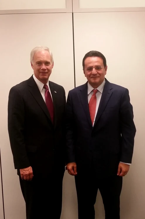 Senatorul Ron Johnson şi ambasadorul George Maior FOTO Ambasada României în SUA