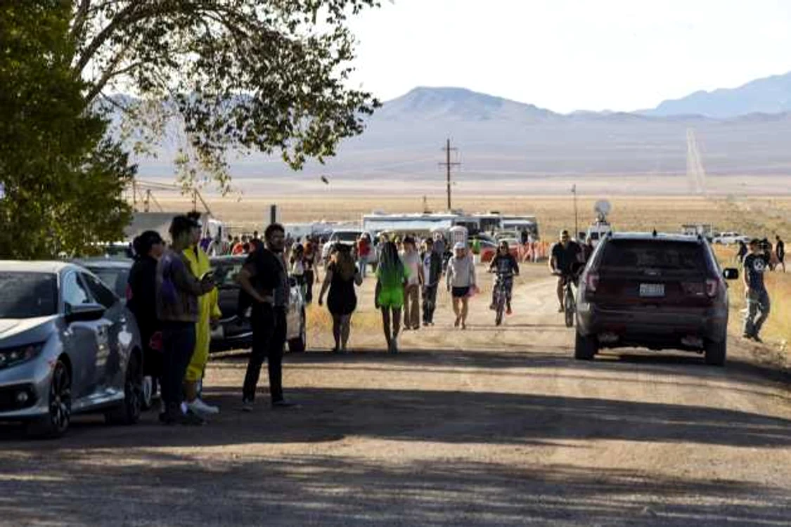 Vizitatori s-au adunat la Zona 51 după evenimentul lansat pe Facebook Storm Area 51 FOTO EPA-EFE