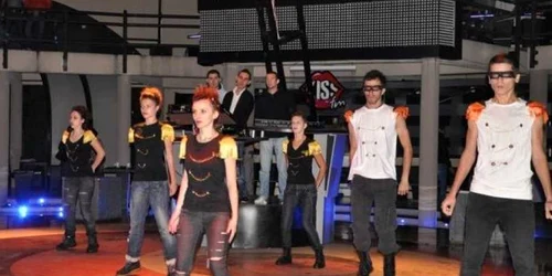 Dansatorii de la “Mike’s School of Dance”