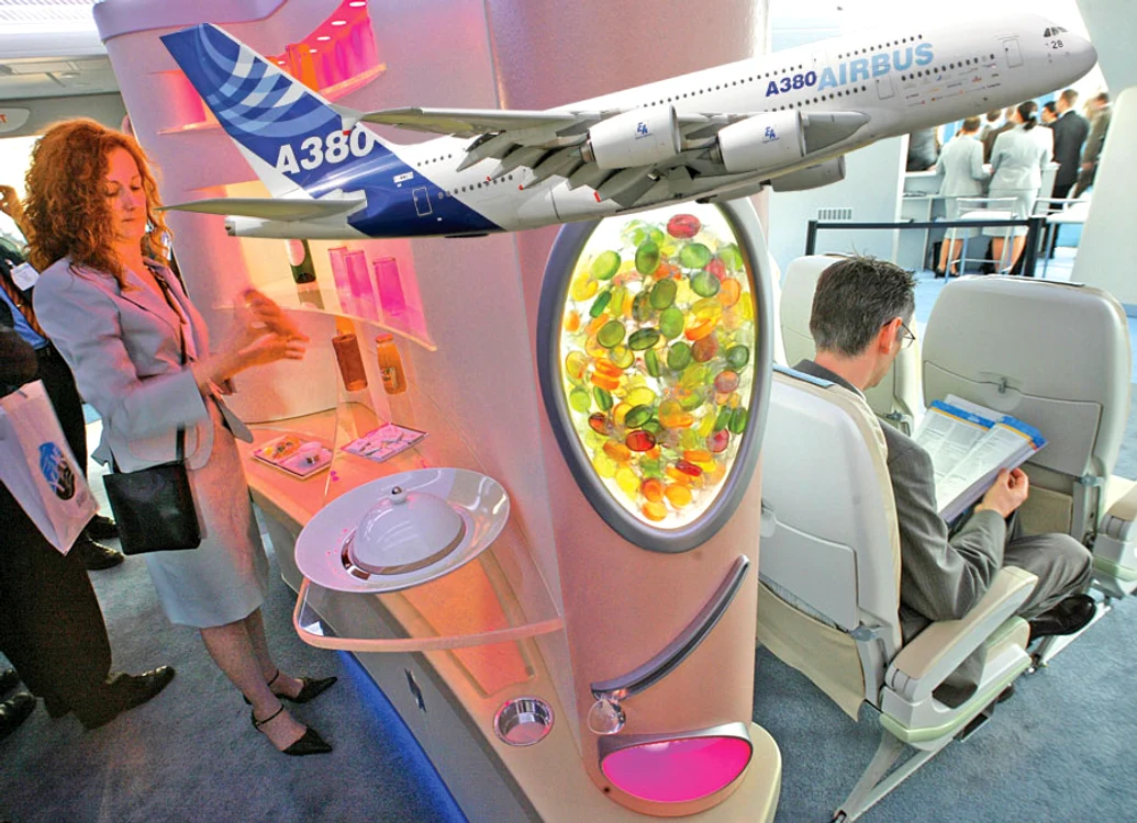 
    Airbus 380- Cost: până la 340 milioane de euro Capacitate: transportă 880 de pasageri Lungime: 73 m Viteză maximă: 1.020 km/h Autonomie de zbor: 15.200 km Dormitoare de lux, baie turcească  