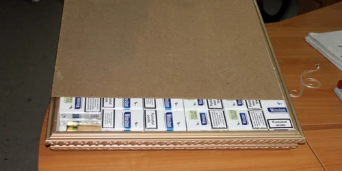 tigari ascunse intr-o icoana galati