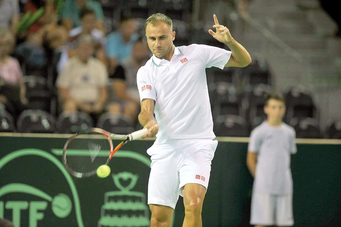 
    Marius Copil  a stat pe teren  3 ore şi jumătate  