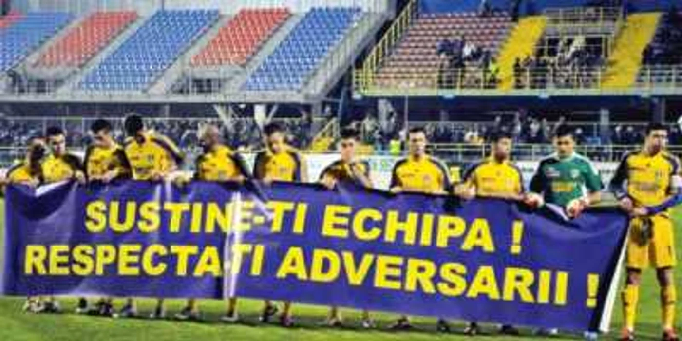 Jucătorii Petrolului au făcut apel către fani să înceteze  cu violenţele la adresa rivalilor  