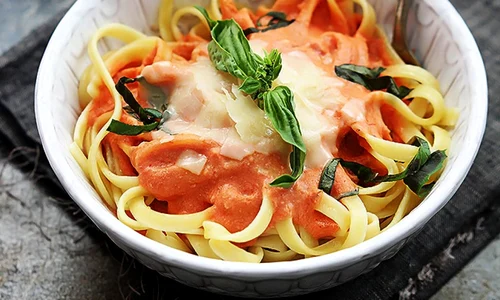 fettuccine cu rosii si busuioc jpeg