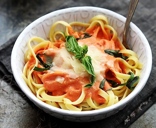 fettuccine cu rosii si busuioc jpeg