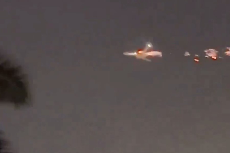 Un avion cargo Boeing a luat foc în zbor și a aterizat de urgență la Miami | VIDEO
