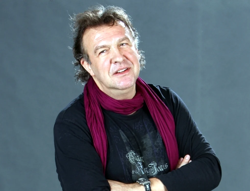 
    Gabriel Cotabiţă dă semne că şi-ar putea revenifoto: Click!  
