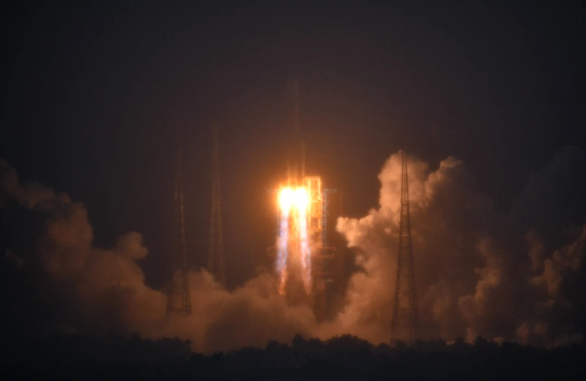China a lansat vineri sonda Chang’e-6 de la centrul spațial Wenchang FOTO PROFIMEDIA
