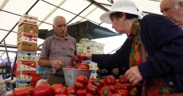 Sibiu: Gospodinele au pornit asaltul zacuştei