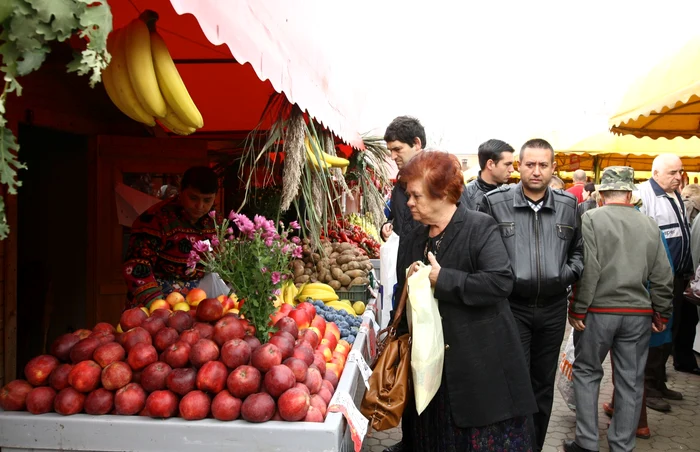 Târgul de toamnă din Buzău adună zeci de producători. SURSA Adevărul