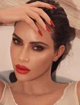 Model Pamplona Kardashian captura YouTube jpg