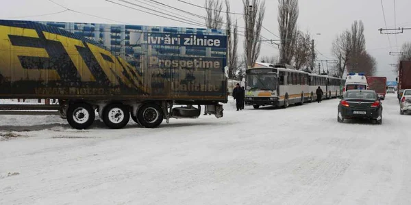 Autobuzele au rămas blocate