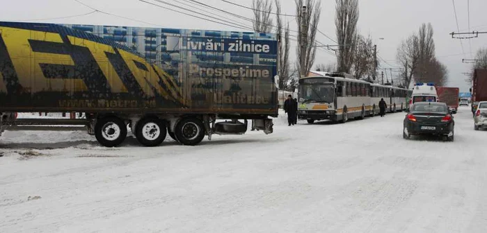 Autobuzele au rămas blocate