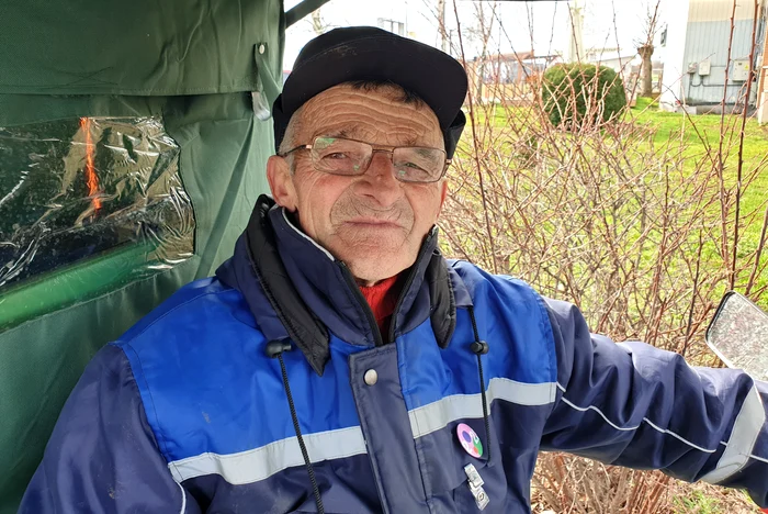 Nicolae Toma (70 de ani) este cel mai vârstnic angajat al Aeroportului Timișoara FOTO Daniel Dancea