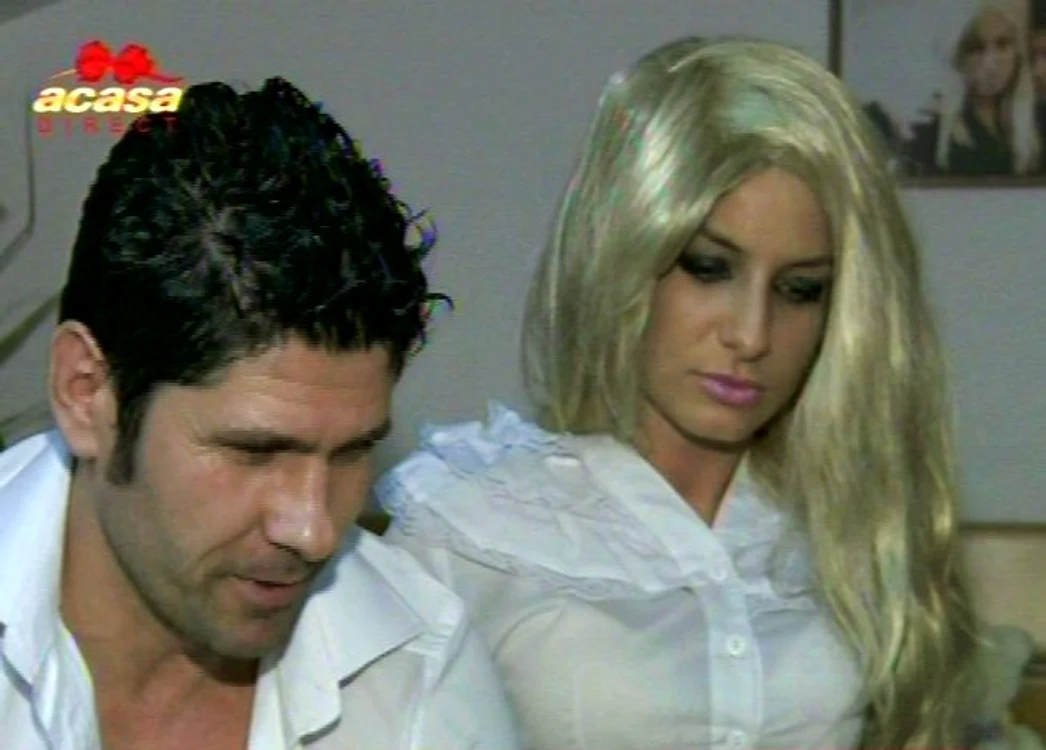 
    Ogică şi noua lui iubită, Vanesa (Foto: Captură video AcasăTV)  