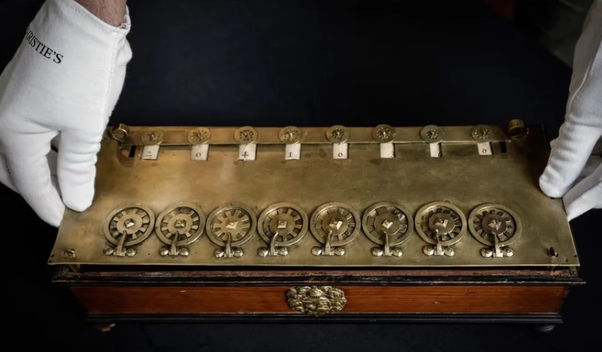 Dispută în Franţa pentru un „calculator” funcţional, inventat în 1642. Oamenii de ştiinţă au obţinut scoaterea lui de la licitaţie