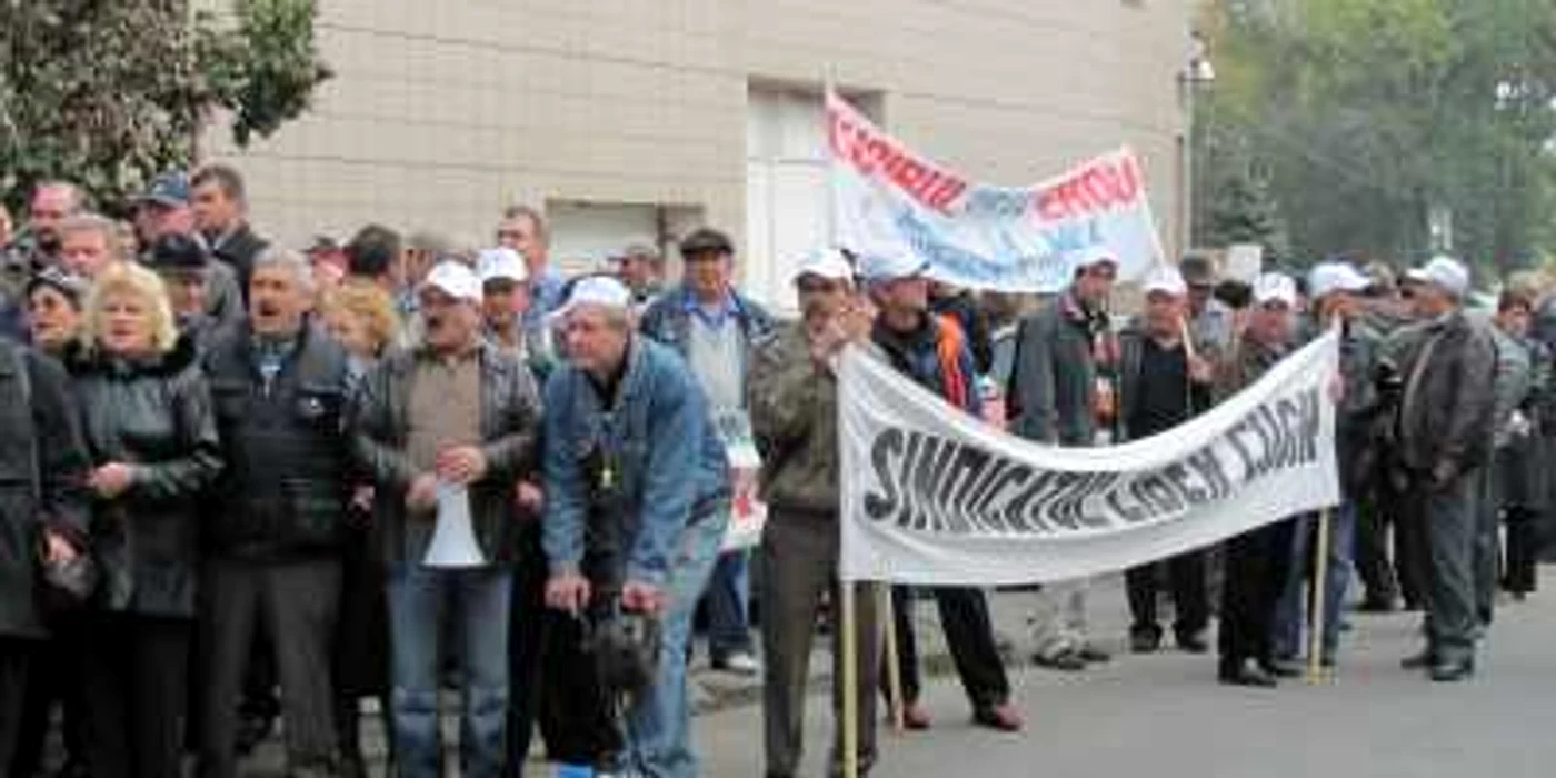 Oamenii au protestat împotriva măsurilor de austeritate.