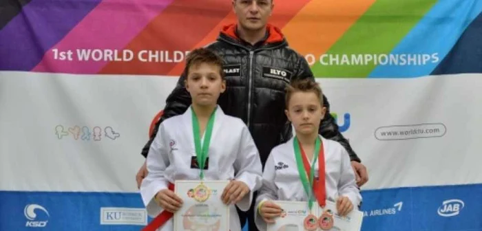 Deşi nu are mai mult de 9 ani, Răzvan Riti a reuşit să se întoarcă acasă cu o medalie de aur de la Campionatul Mondial de Taekwondo pentru copii FOTO: sportulbistritean.ro