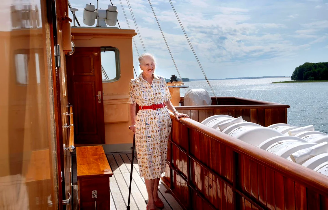 Regina Margrethe a II-a a Danemarcei, la bordul navei regale Dannebrog
