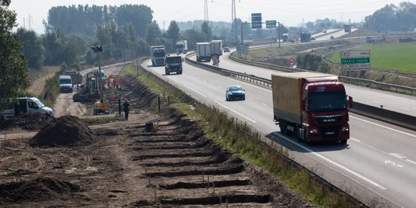 Lucrări de construcţii au început pentru ridicarea unui zid împotriva migranţilor în Calais Franţa FOTO Hepta / Bestimage / ImageBuzz / Alain Rolland