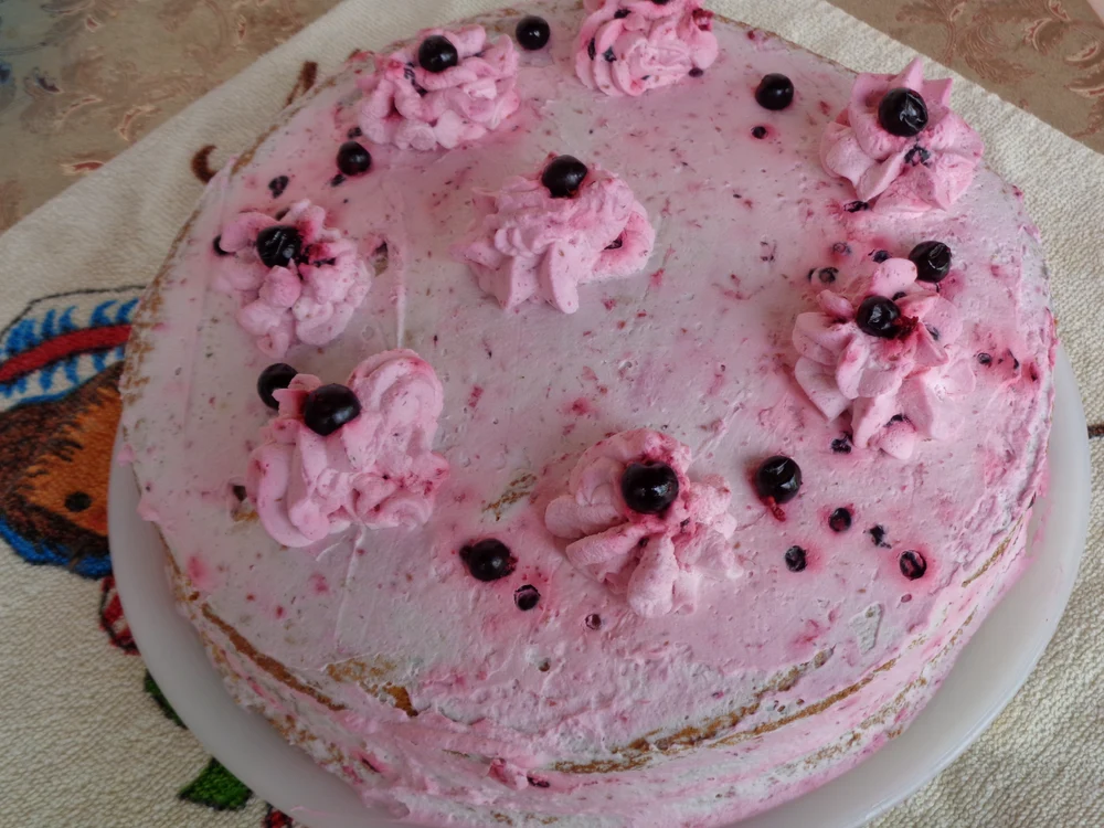 
    Tort cu fructe de pădure  