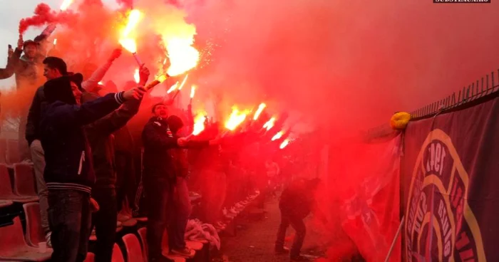 Juniorii echipei Steaua, surprinşi de susţinerea ultraşilor la un meci cu Oţelul Galaţi FOTO sudsteaua.ro