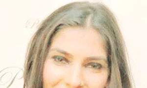 Materialele  predominante  sunt catifeaua  şi dantela (FOTOGRAFII: ARHIVA PERSONALĂ) jpeg