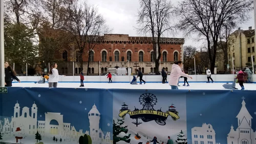 Patinoarul de la Târgul de Crăciun din Timișoara FOTO Ștefan Both