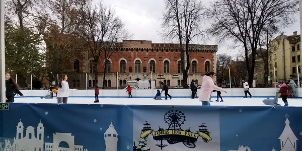 Patinoarul de la Târgul de Crăciun din Timișoara FOTO Ștefan Both