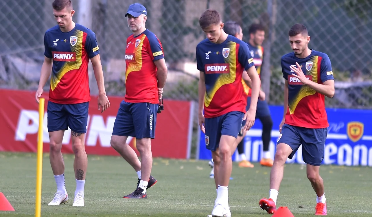 Edi Iordănescu (al doise pregătește de calificările pentru EURO2024 (FOTO: Sportpictures)