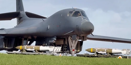 munitie anti buncar incarcata in bombardierele americane captura X OsintTechnical  png