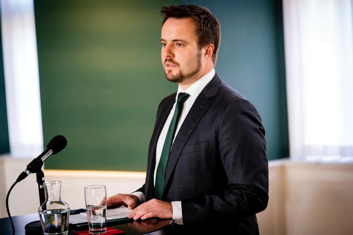 Ministrul responsabil cu legislaţia bancară, Simon Kollerup FOTO Facebook