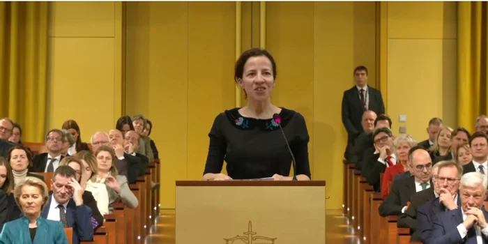 Mînzatu a depus jurământul în calitate de vicepreşedinte executiv al CE: FOTO captură Facebook
