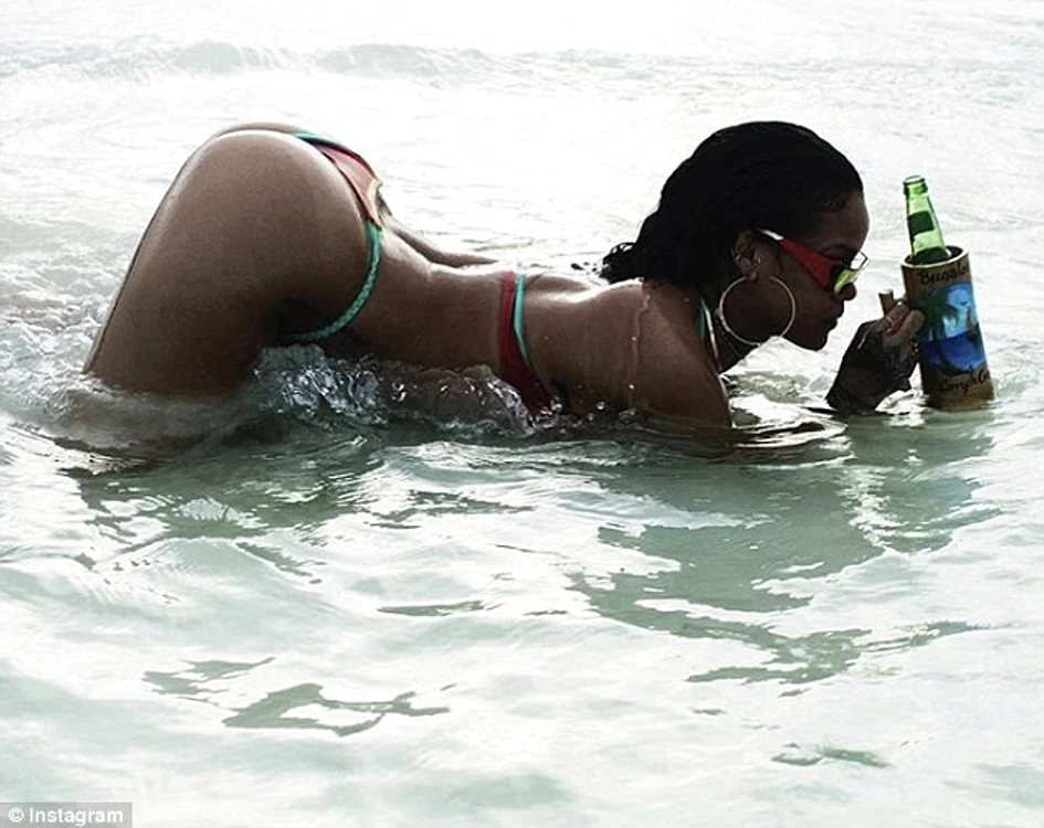 
    Riri, incredibil de sexyfoto: Instagram  
