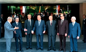 Cum de s au prăbuşit regimurile comuniste? png