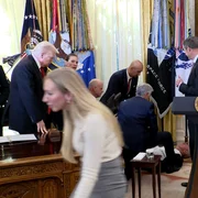 un director s a prabusit langa trump jpeg