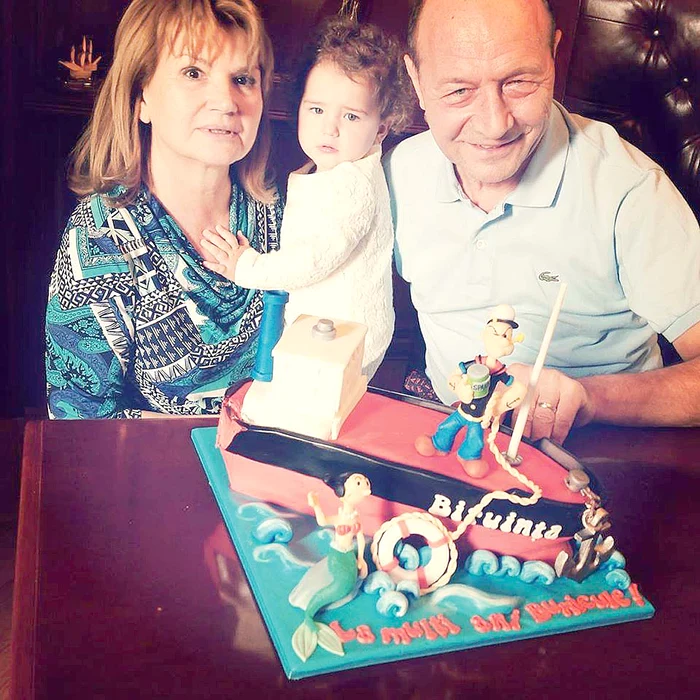 
    A sărbătorit cu șampanie  când a ajuns președinte  