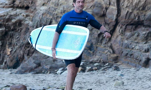 Exclusive Gerard Butler, Rebecca Gayheart and Eric Dane Spotted On The Beach In Malibu ***NO USE W/O PRIOR AGREEMENT CALL FOR PRICING*** jpeg