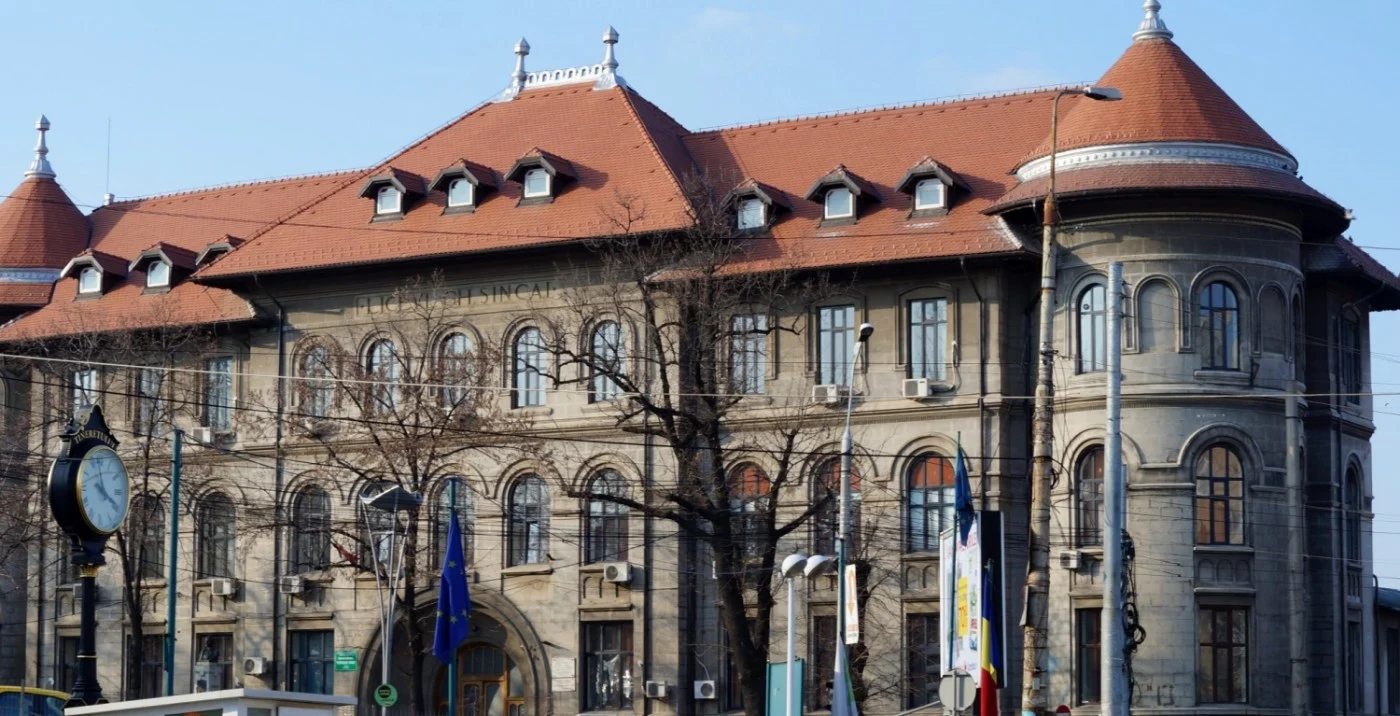 Colegiul Naţional Gheorghe Şincai foto Facebook