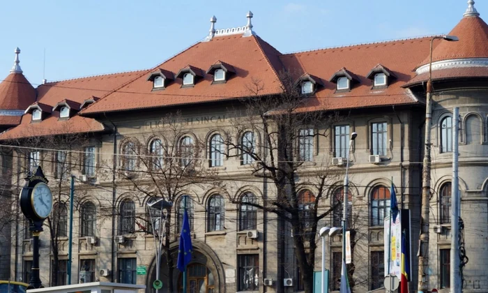 Colegiul Naţional Gheorghe Şincai foto Facebook