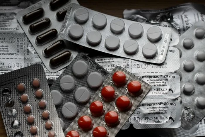 Nu întotdeauna medicamentele pe care le iei te pot ajuta, ci din contră, pot dăuna sănătăţii tale. www.clickpentrufemei.ro