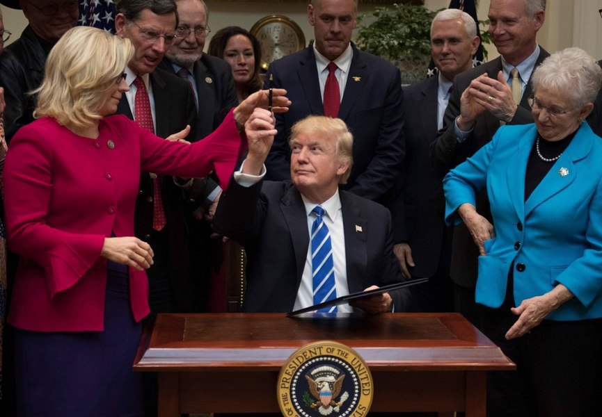 Președintele Joe Biden decorează un important critic al lui Donald Trump: „acţiuni exemplare în serviciul ţării”