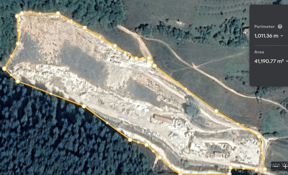 Cariera de marmură extinsă ilegal, cu circa trei hectare, într-o zonă turistică spectaculoasă din Apuseni