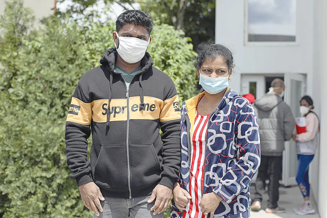 Nishanka Pradeep şi Anusha Priyadarshani