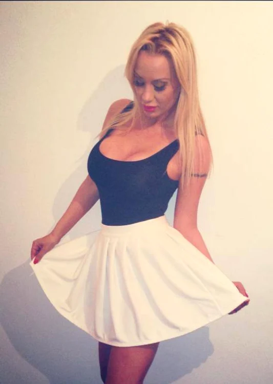 
    Simona Traşcă a renunţat la titlul de 